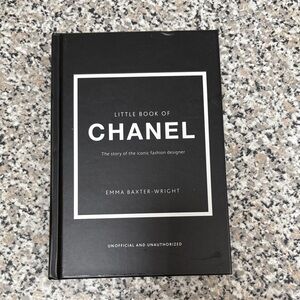 CHANEL Black Hardcover Fashion Guide